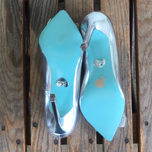 Betsey Johnson Silver Jewel Bow Heels - Picture 11 of 13